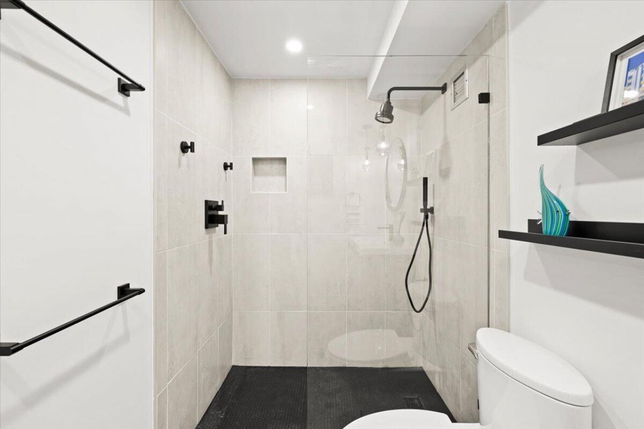 3015 N Ocean Boulevard, Unit 18L, Fort Lauderdale, FL 33308 Photo
