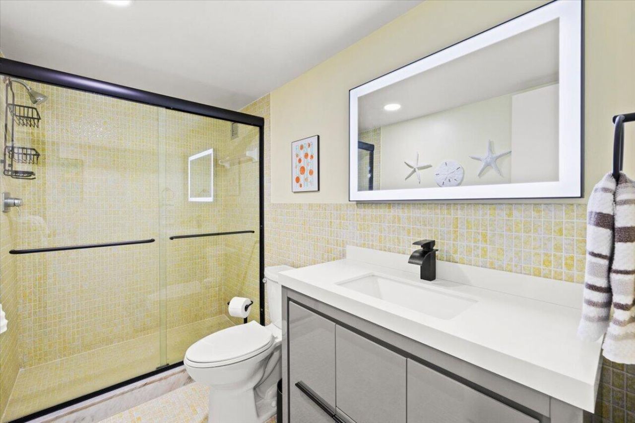 3015 N Ocean Boulevard, Unit 18L, Fort Lauderdale, FL 33308 Photo