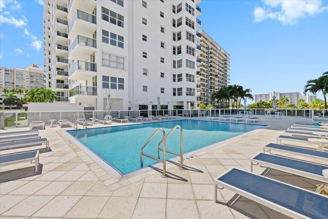 3015 N Ocean Boulevard, Unit 18L, Fort Lauderdale, FL 33308 Photo