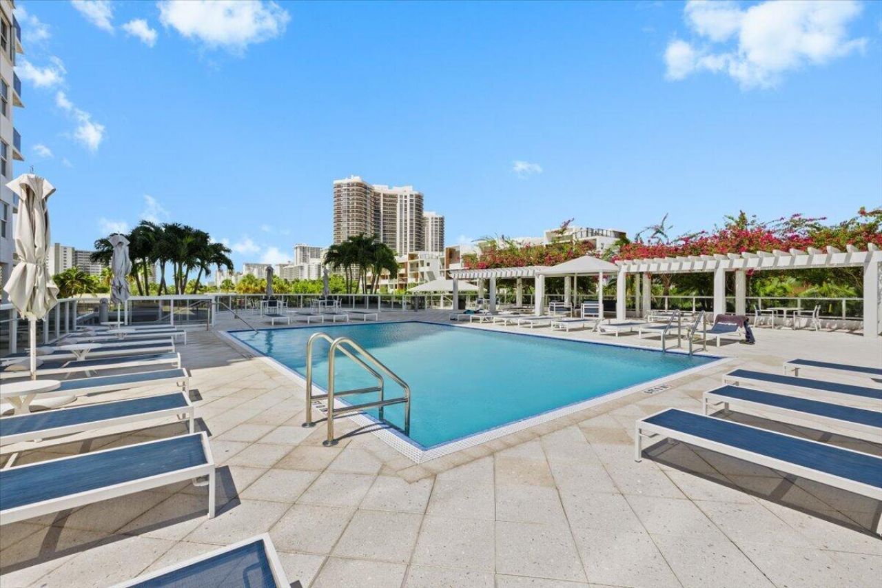 3015 N Ocean Boulevard, Unit 18L, Fort Lauderdale, FL 33308 Photo