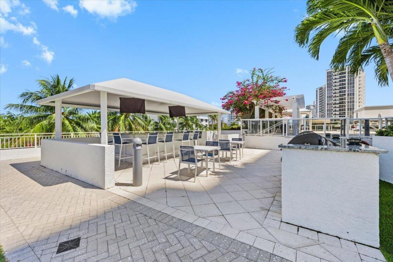 3015 N Ocean Boulevard, Unit 18L, Fort Lauderdale, FL 33308 Photo