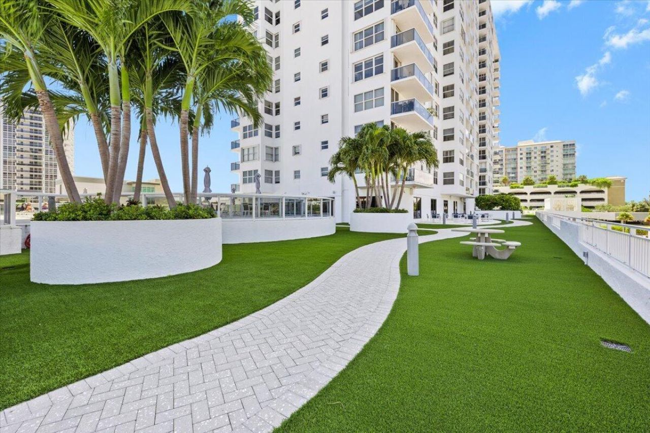 3015 N Ocean Boulevard, Unit 18L, Fort Lauderdale, FL 33308 Photo