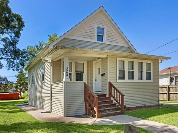 1503 68th St, Kenosha, WI 53143
