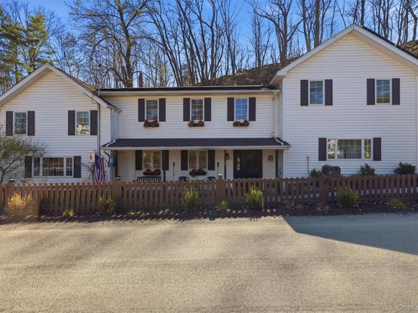 24 Mountain Road , Cornwall On Hudson, NY 12520