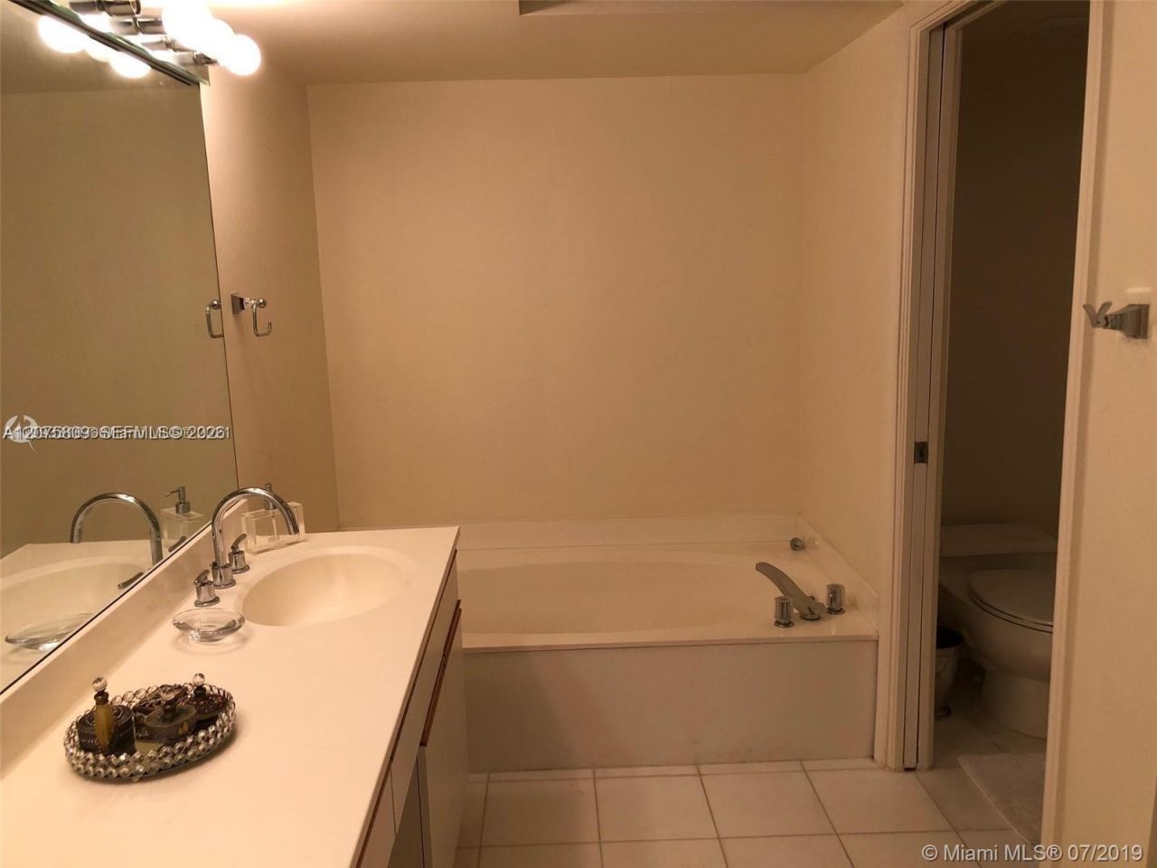 3530 Mystic Pointe Dr , Unit 1008, Aventura, FL 33180 Photo