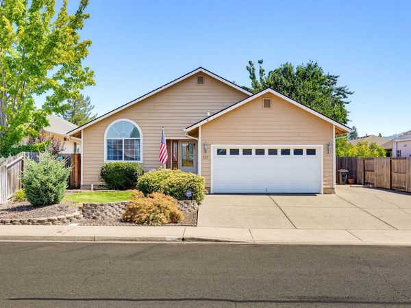 537 SW Wagner Meadows Drive, Grants Pass, OR 97526