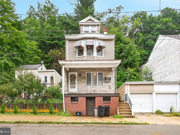 842 WATER STREET, POTTSVILLE, PA 17901