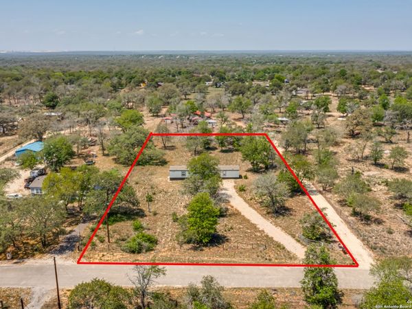 78 Spanish Oak Rd, Somerset, TX 78069