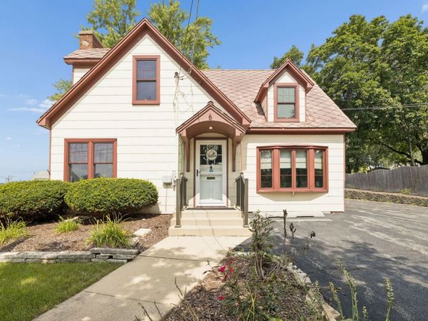 6 E Washington Street , Oswego, IL 60543