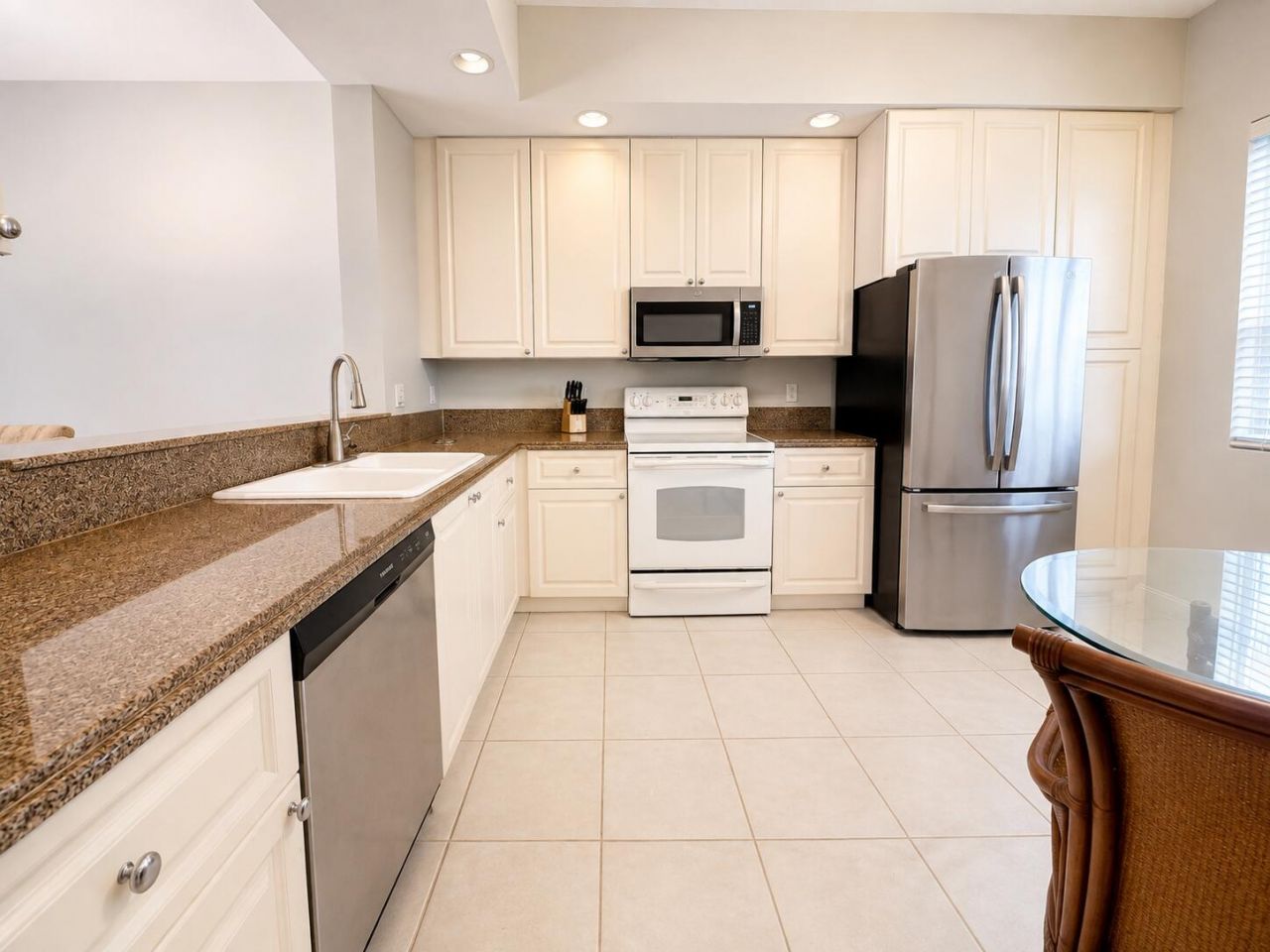 6 Harbour Isle Drive E, Unit 205, Fort Pierce, FL 34949 Photo