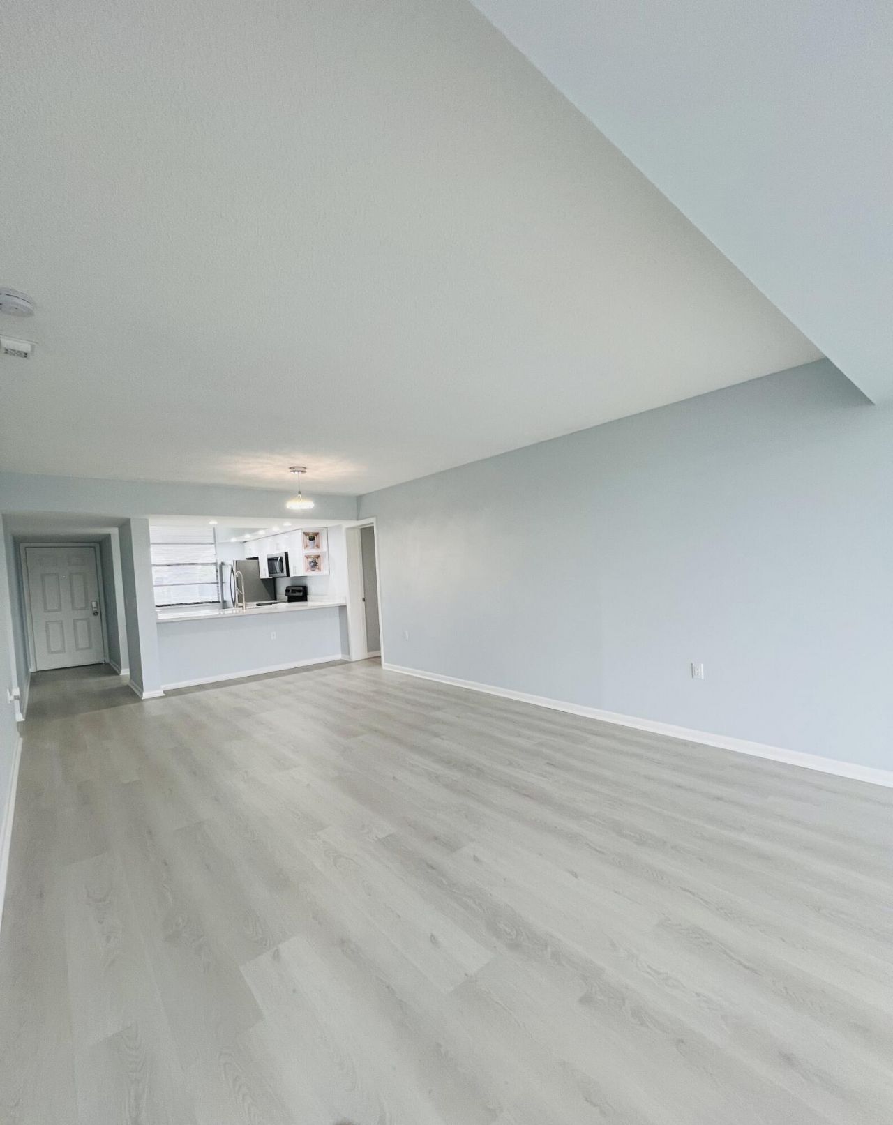 3635 Whitehall Drive, Unit 404, West Palm Beach, FL 33401 Photo