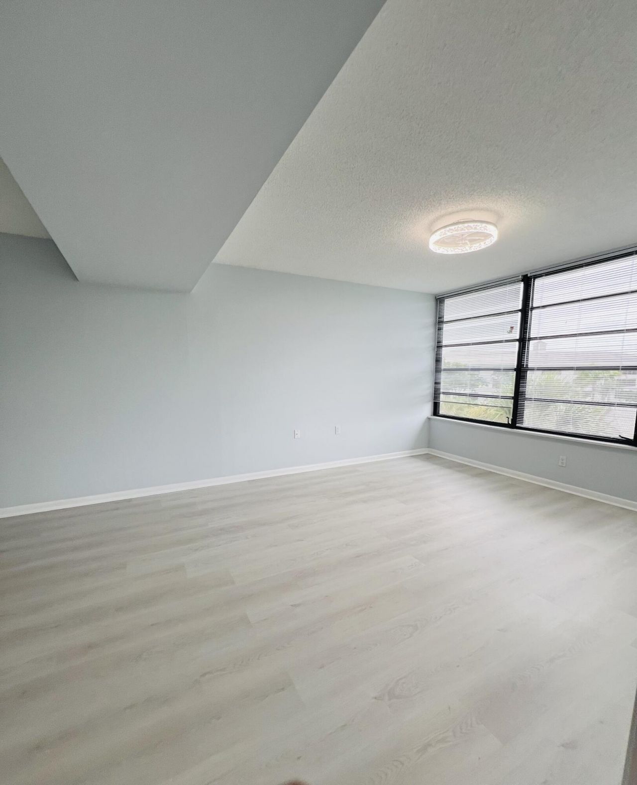 3635 Whitehall Drive, Unit 404, West Palm Beach, FL 33401 Photo