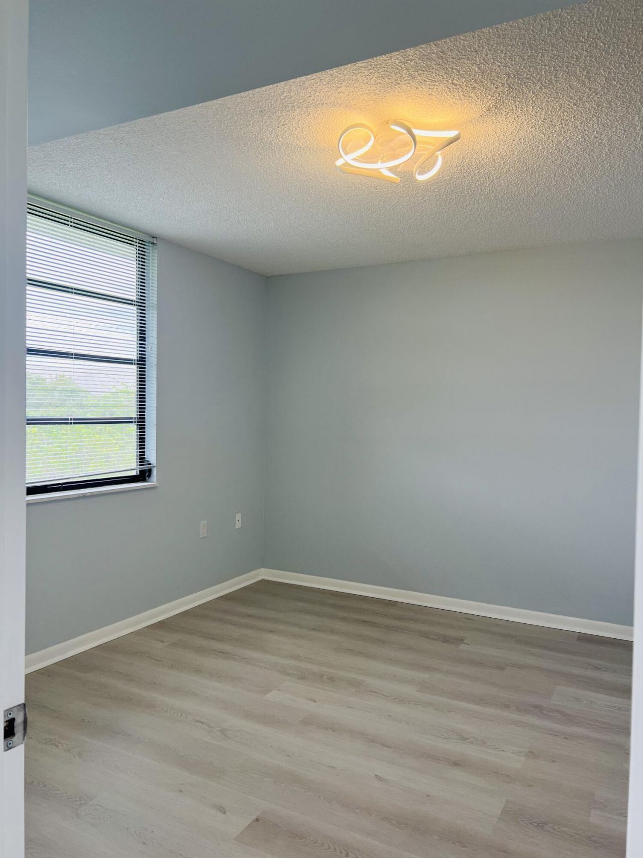 3635 Whitehall Drive, Unit 404, West Palm Beach, FL 33401 Photo