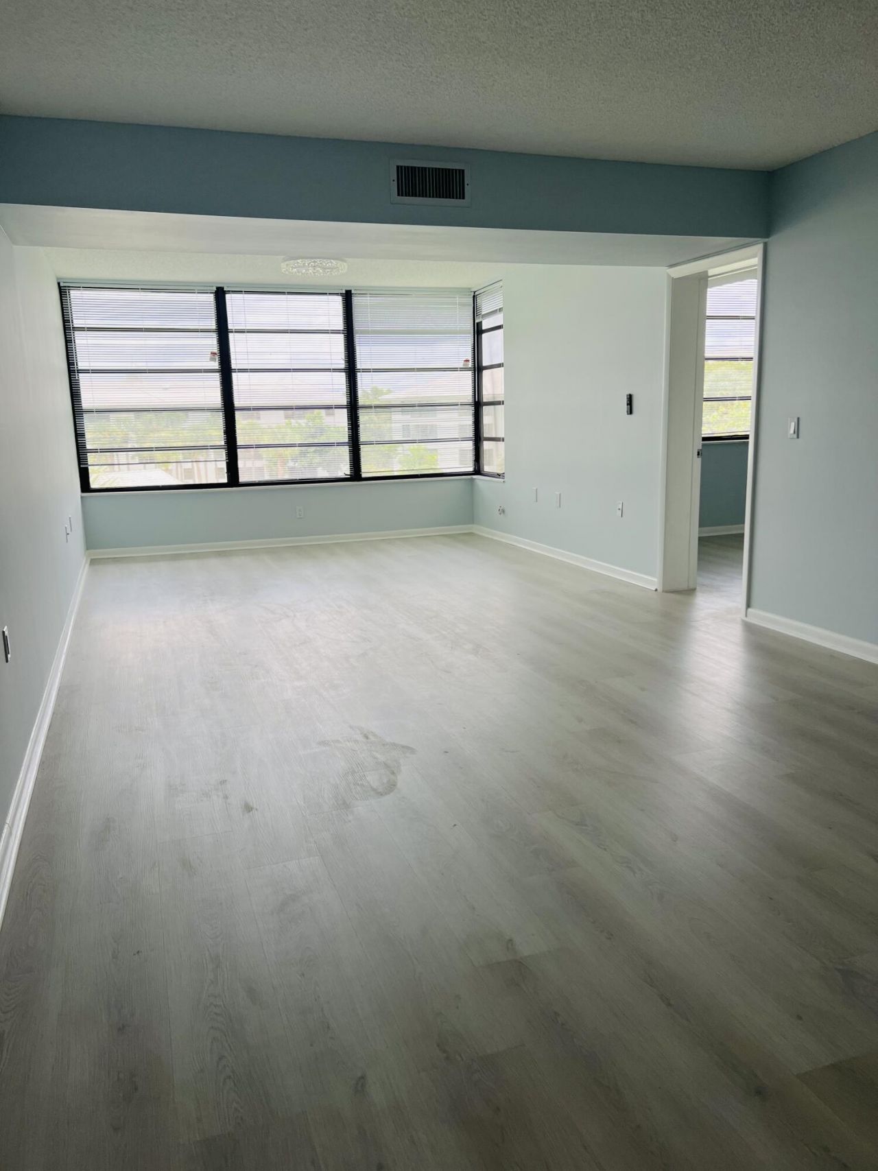 3635 Whitehall Drive, Unit 404, West Palm Beach, FL 33401 Photo