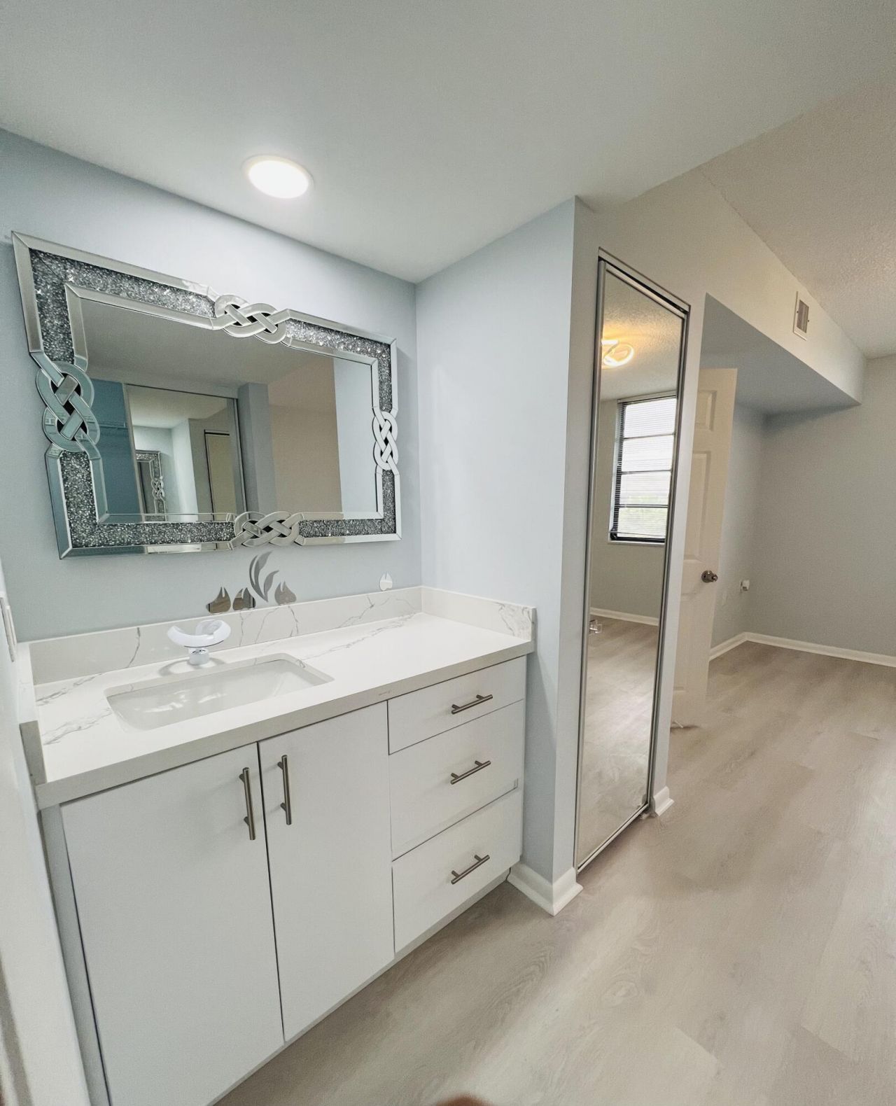 3635 Whitehall Drive, Unit 404, West Palm Beach, FL 33401 Photo