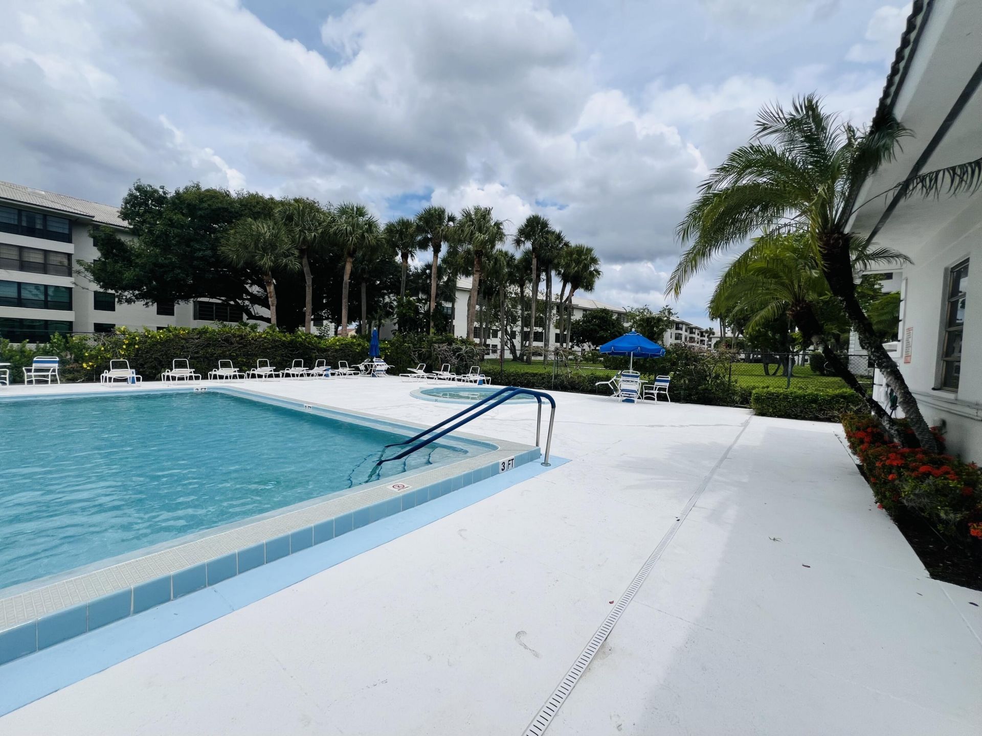 3635 Whitehall Drive, Unit 404, West Palm Beach, FL 33401 Photo
