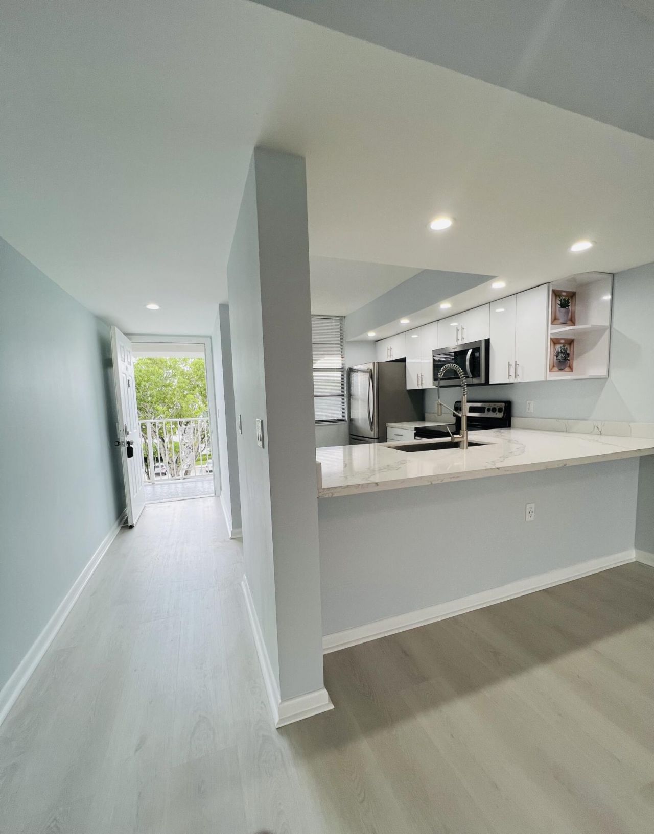 3635 Whitehall Drive, Unit 404, West Palm Beach, FL 33401 Photo