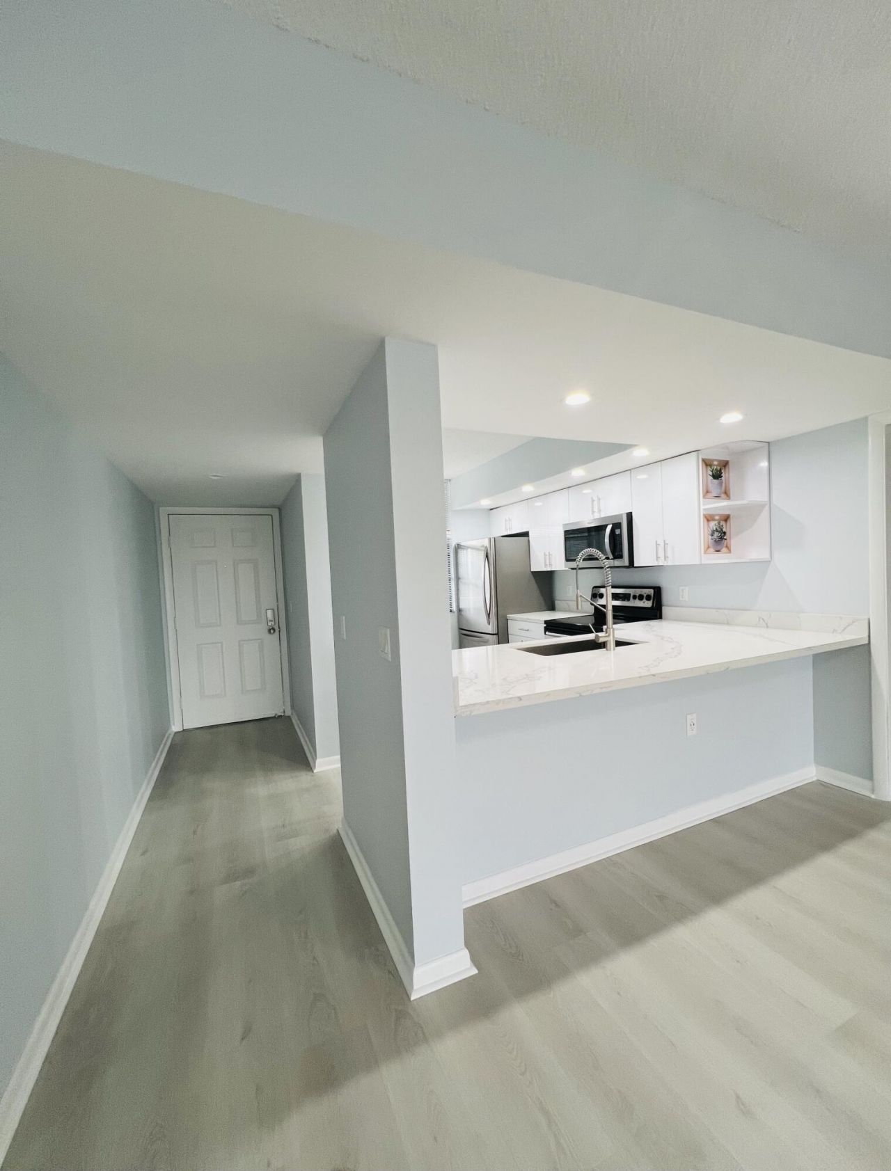 3635 Whitehall Drive, Unit 404, West Palm Beach, FL 33401 Photo
