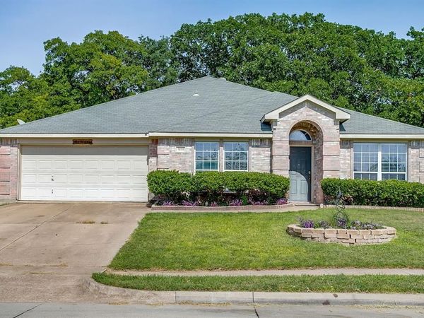 1013 Hidden Lake Drive, Burleson, TX 76028
