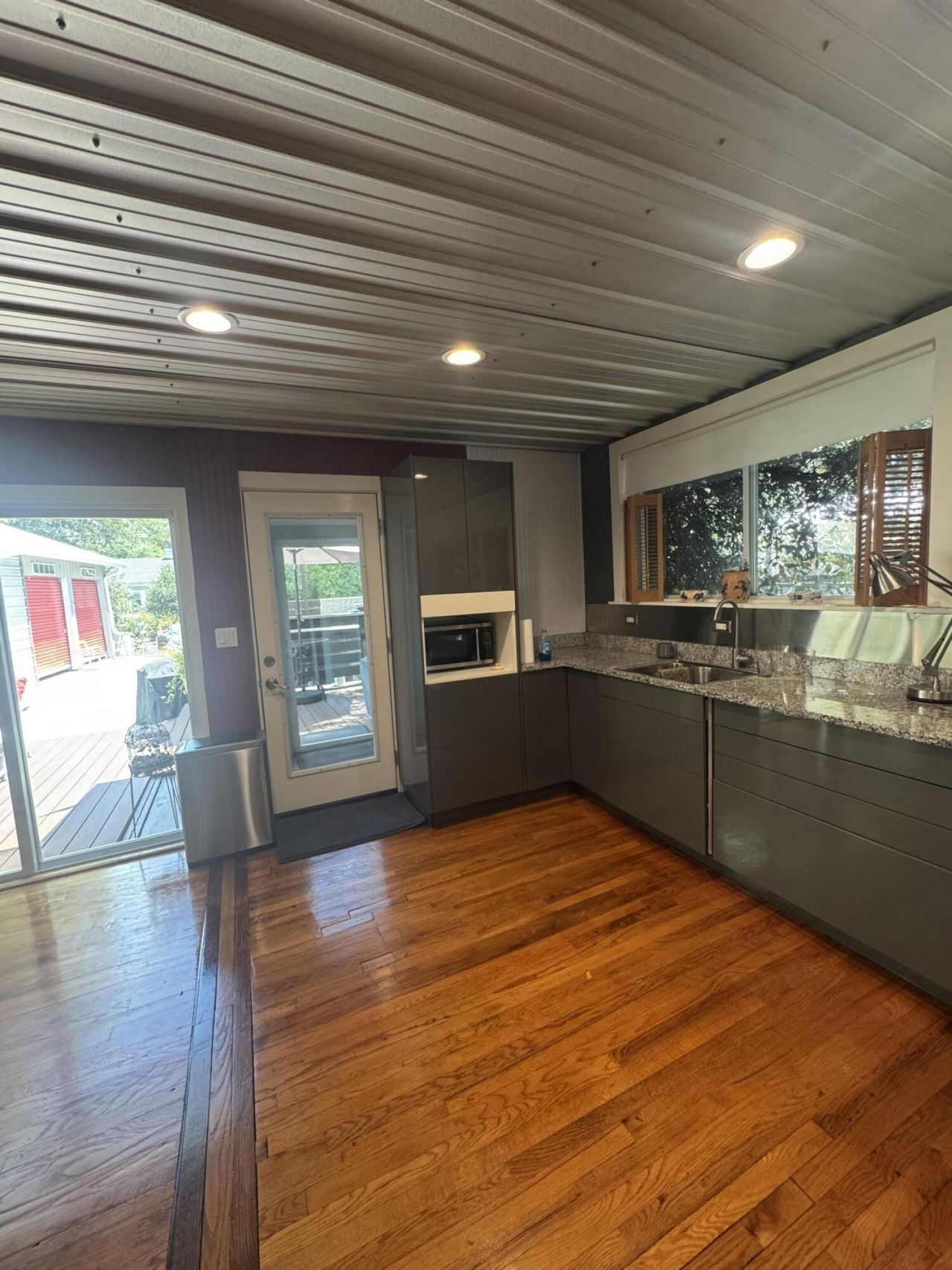 407 Dowling Avenue Photo 16