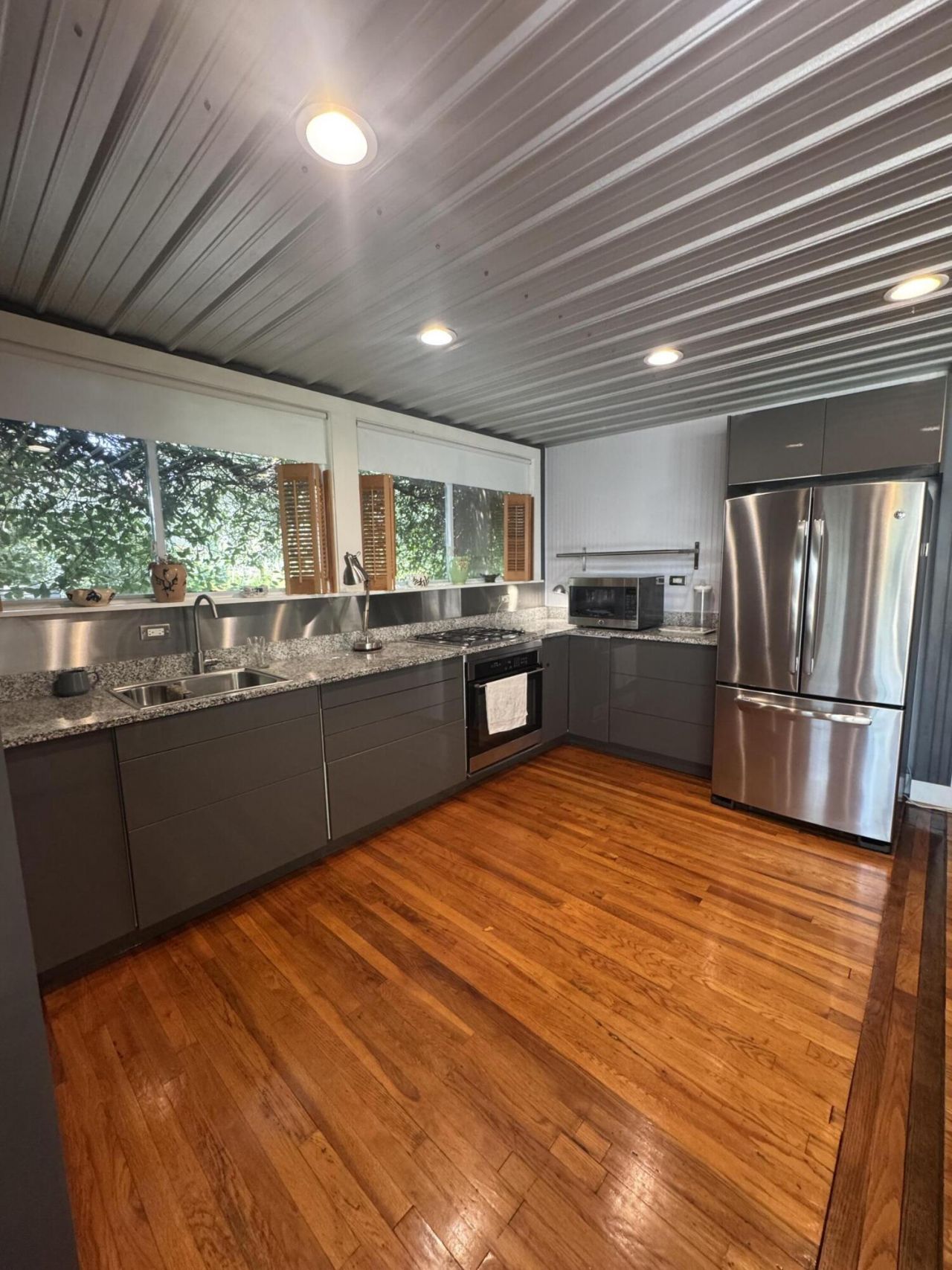 407 Dowling Avenue Photo 18