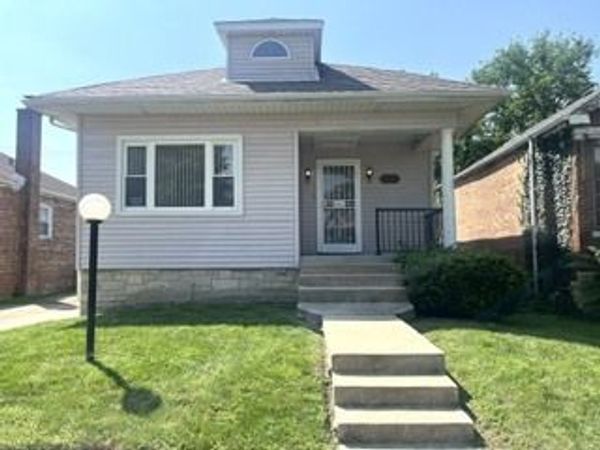 10228 S Carpenter Street , Chicago, IL 60643