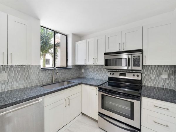 1401 NE 9th St , Unit 26, Fort Lauderdale, FL 33304