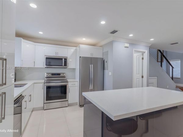 9425 NW 114th Ln , Unit 3, Hialeah Gardens, FL 33018