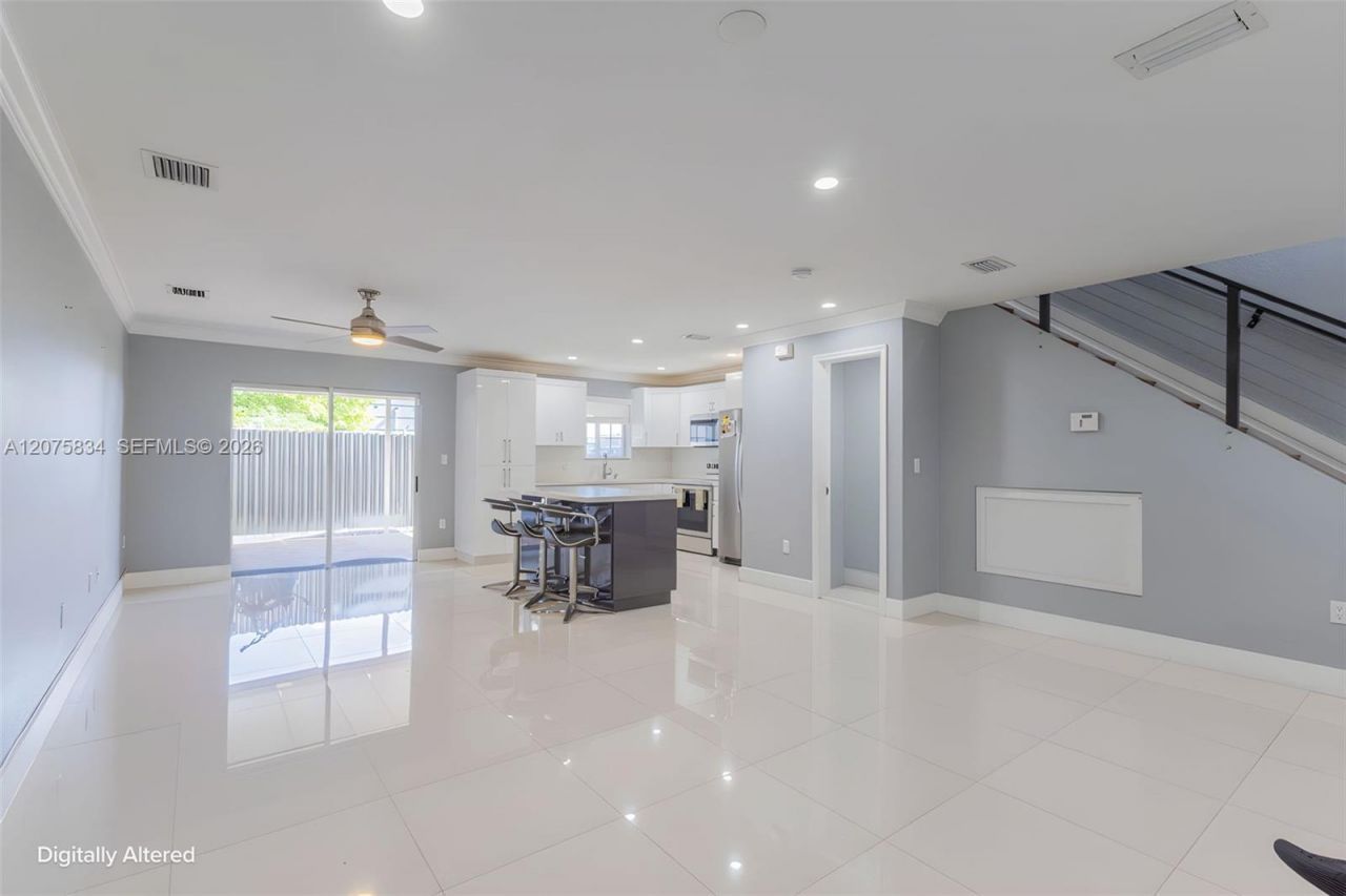 9425 NW 114th Ln , Unit 3, Hialeah Gardens, FL 33018 Photo