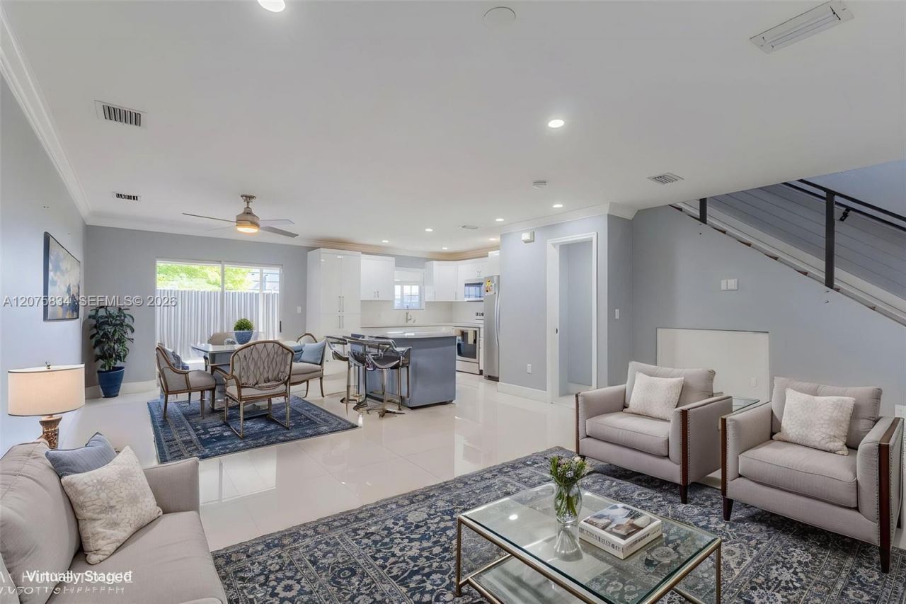9425 NW 114th Ln , Unit 3, Hialeah Gardens, FL 33018 Photo