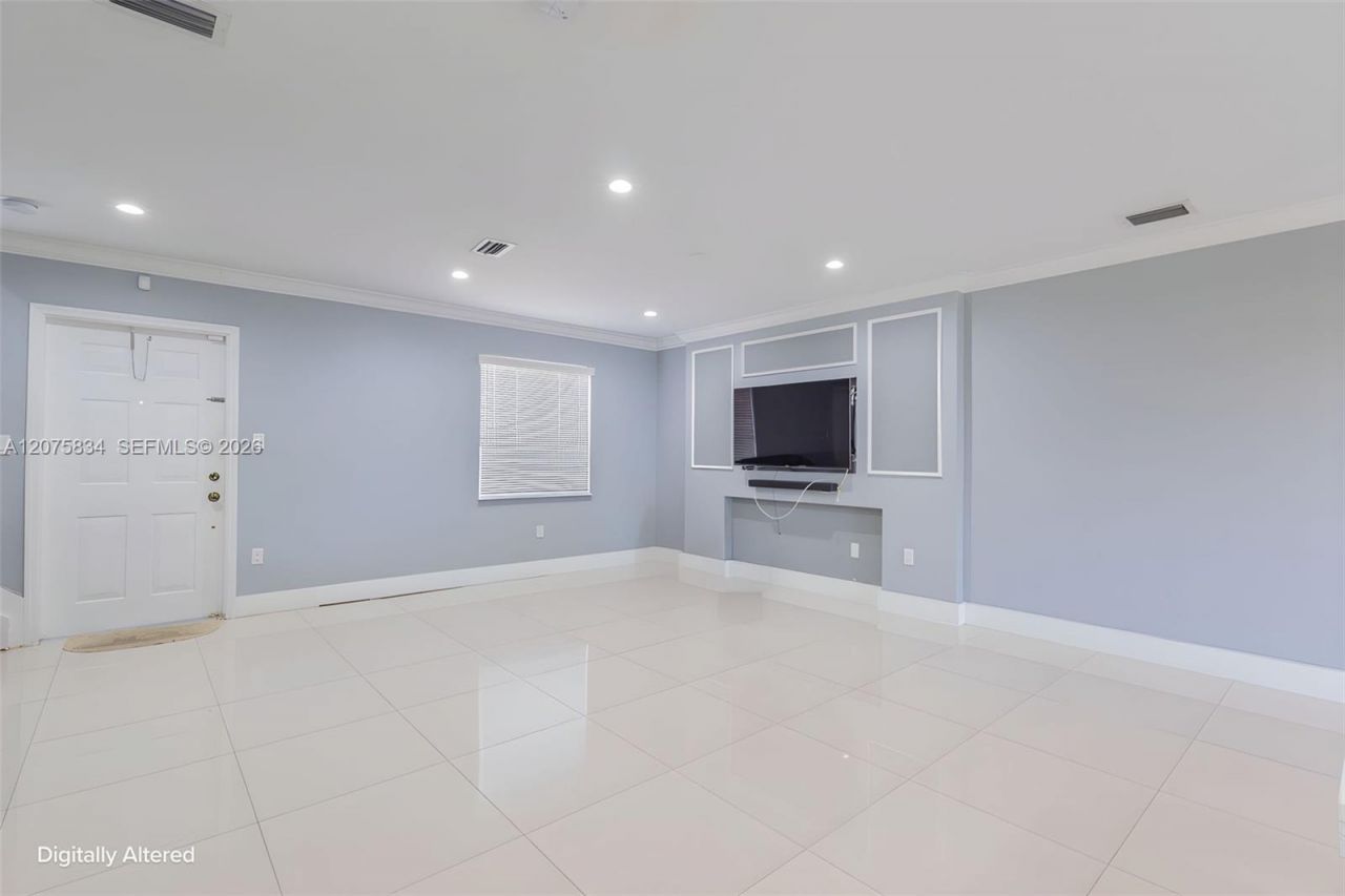 9425 NW 114th Ln , Unit 3, Hialeah Gardens, FL 33018 Photo