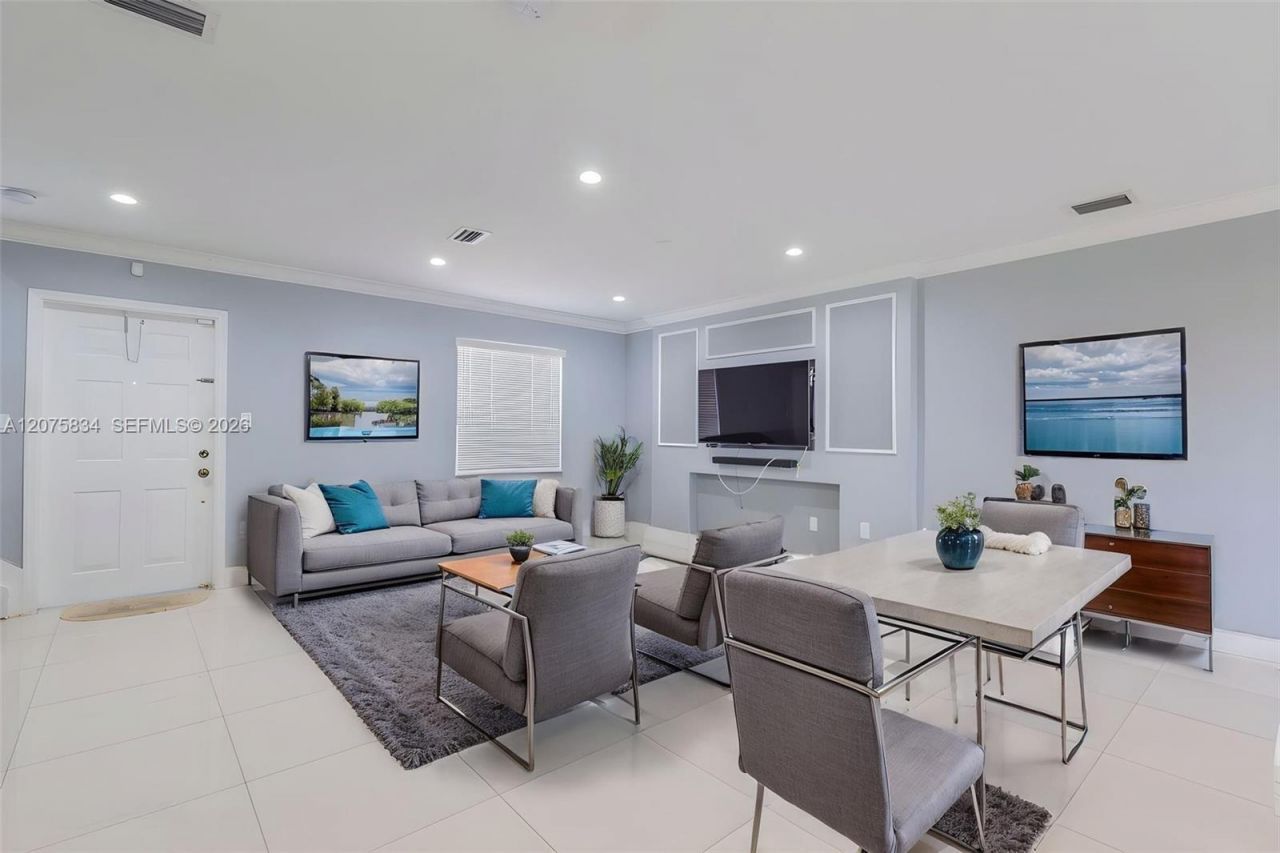 9425 NW 114th Ln , Unit 3, Hialeah Gardens, FL 33018 Photo