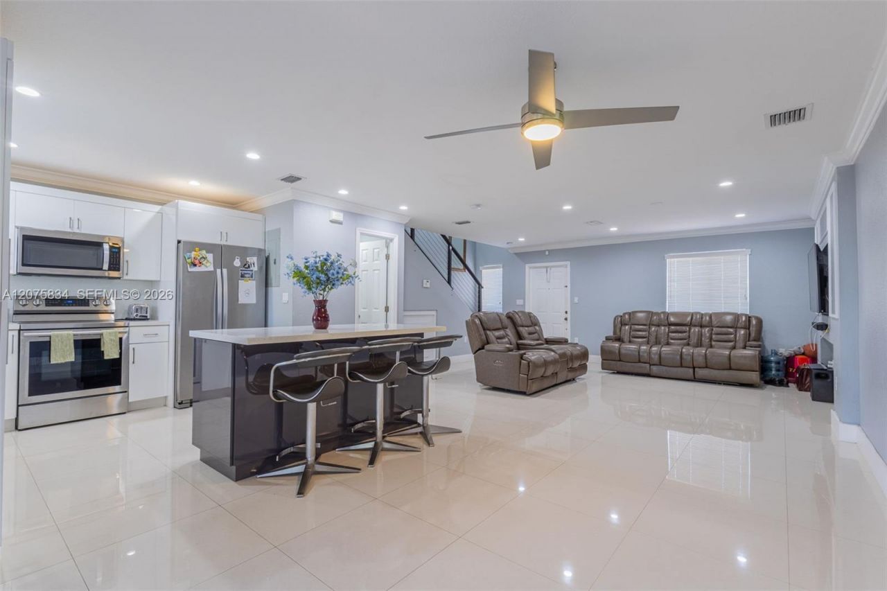 9425 NW 114th Ln , Unit 3, Hialeah Gardens, FL 33018 Photo