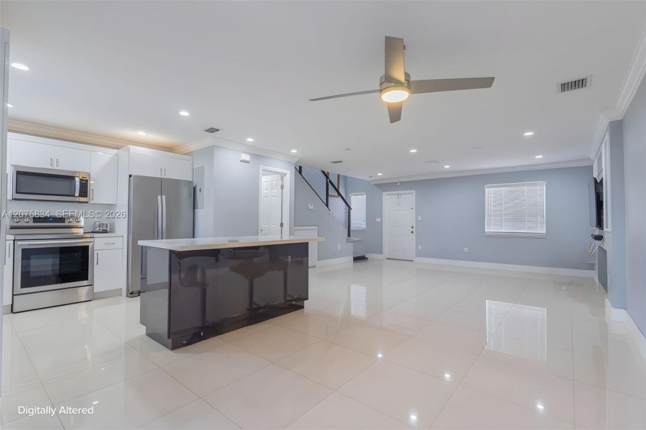 9425 NW 114th Ln , Unit 3, Hialeah Gardens, FL 33018 Photo