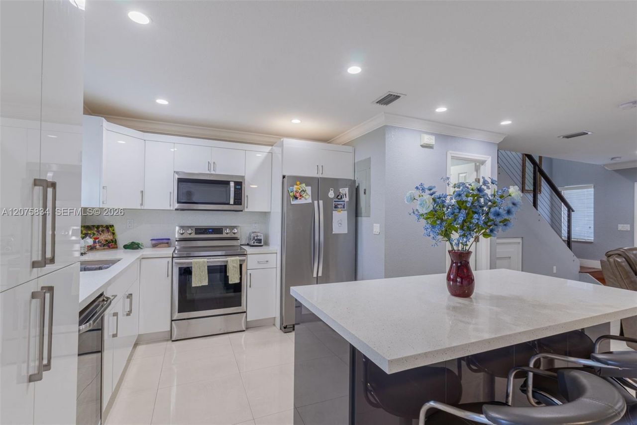 9425 NW 114th Ln , Unit 3, Hialeah Gardens, FL 33018 Photo