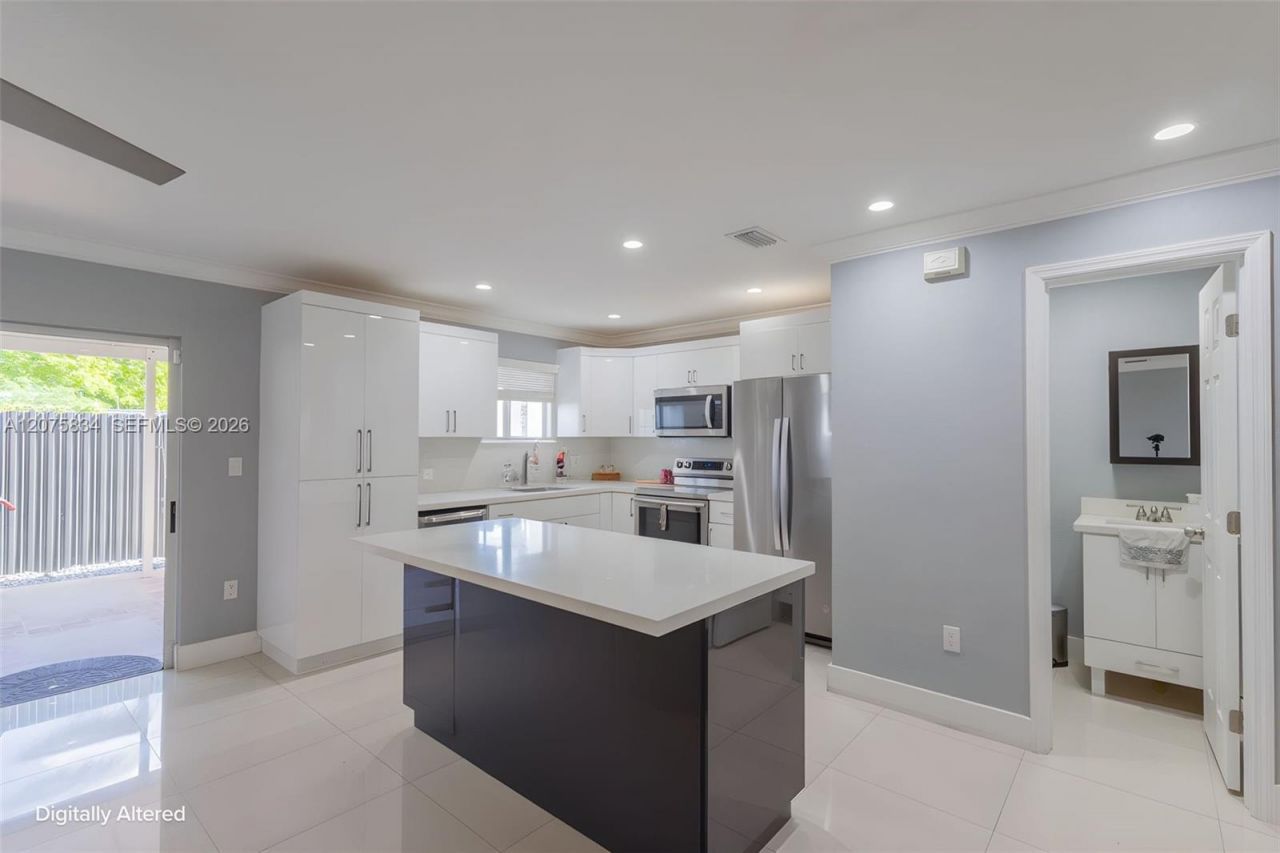 9425 NW 114th Ln , Unit 3, Hialeah Gardens, FL 33018 Photo