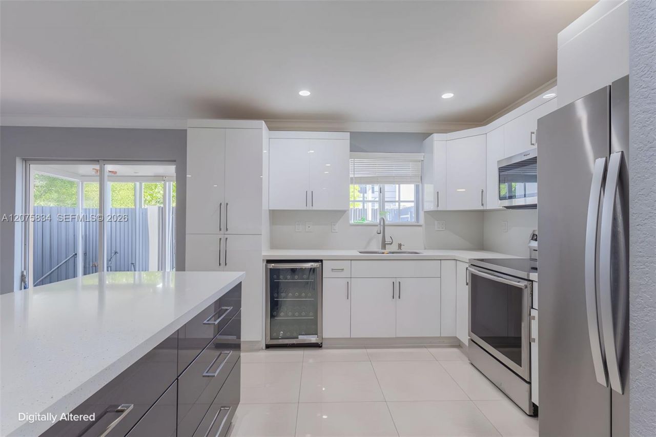 9425 NW 114th Ln , Unit 3, Hialeah Gardens, FL 33018 Photo