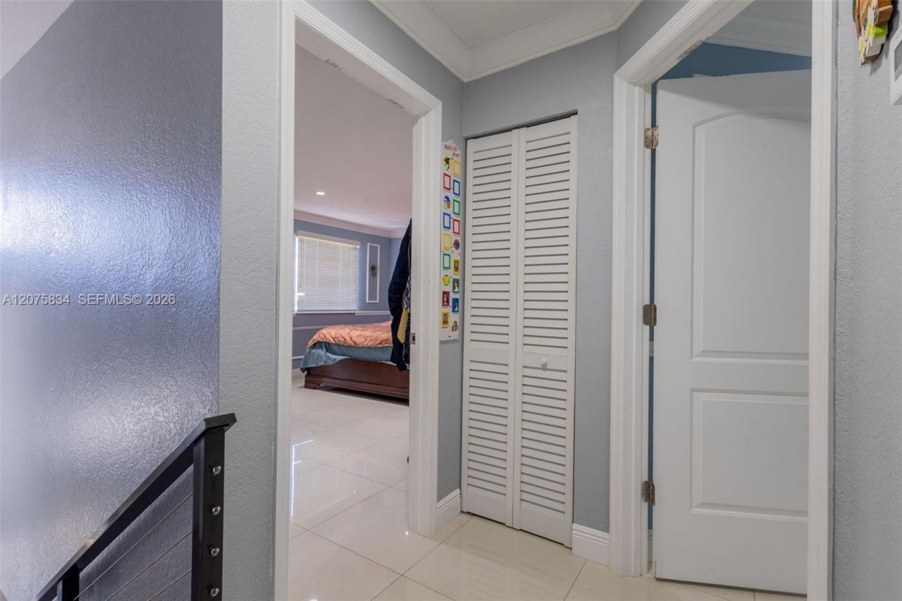 9425 NW 114th Ln , Unit 3, Hialeah Gardens, FL 33018 Photo