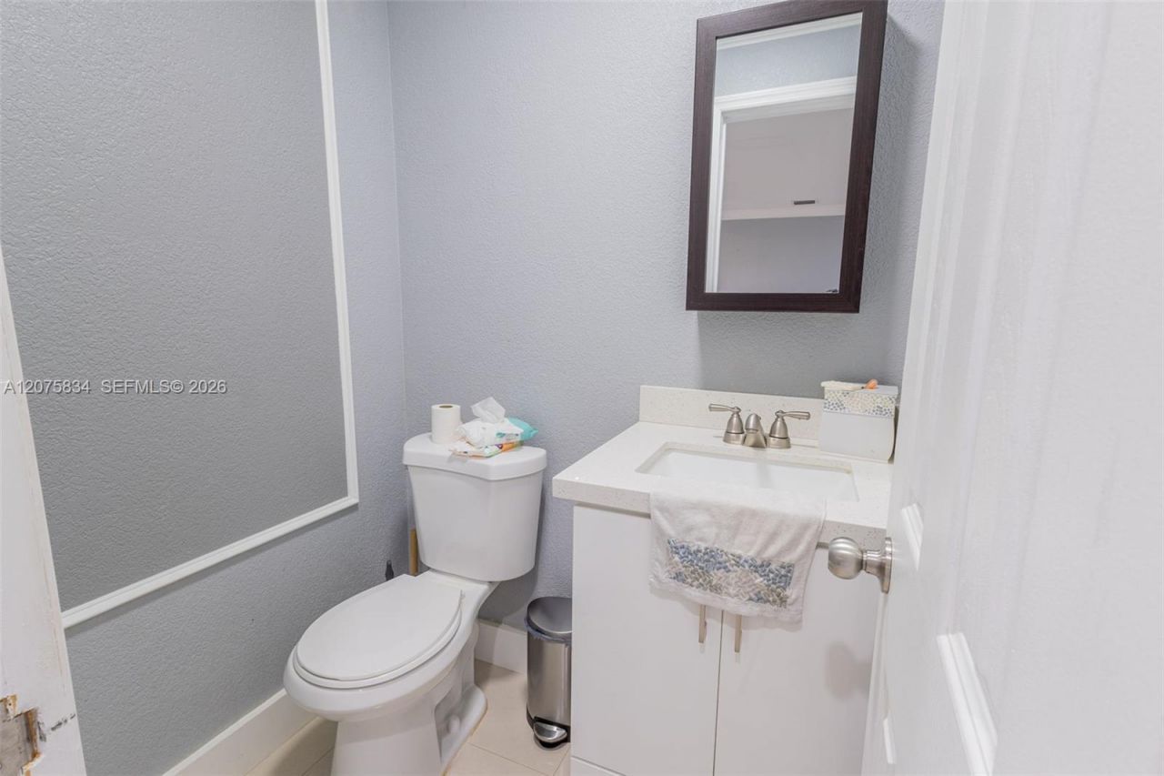 9425 NW 114th Ln , Unit 3, Hialeah Gardens, FL 33018 Photo