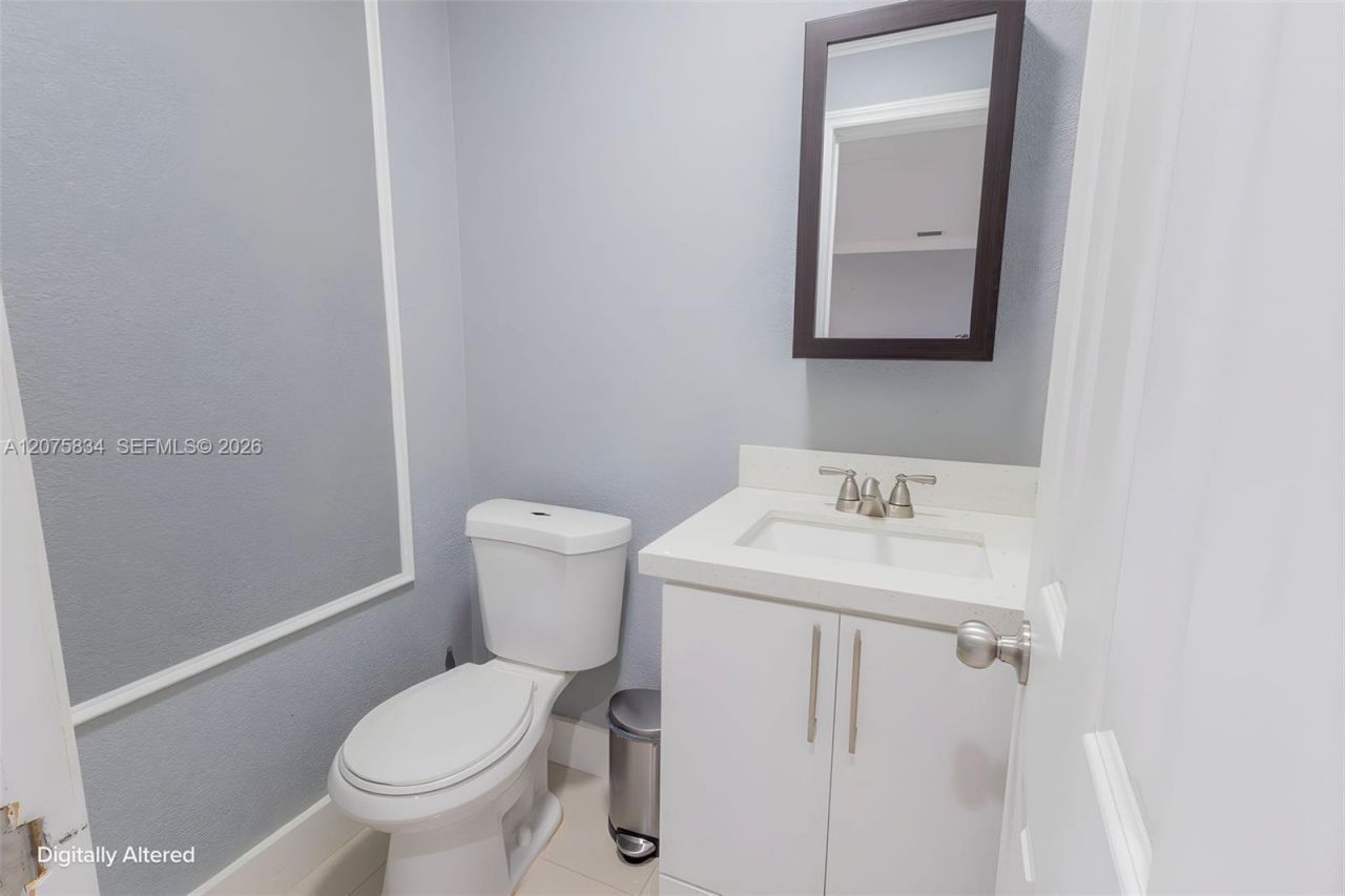 9425 NW 114th Ln , Unit 3, Hialeah Gardens, FL 33018 Photo