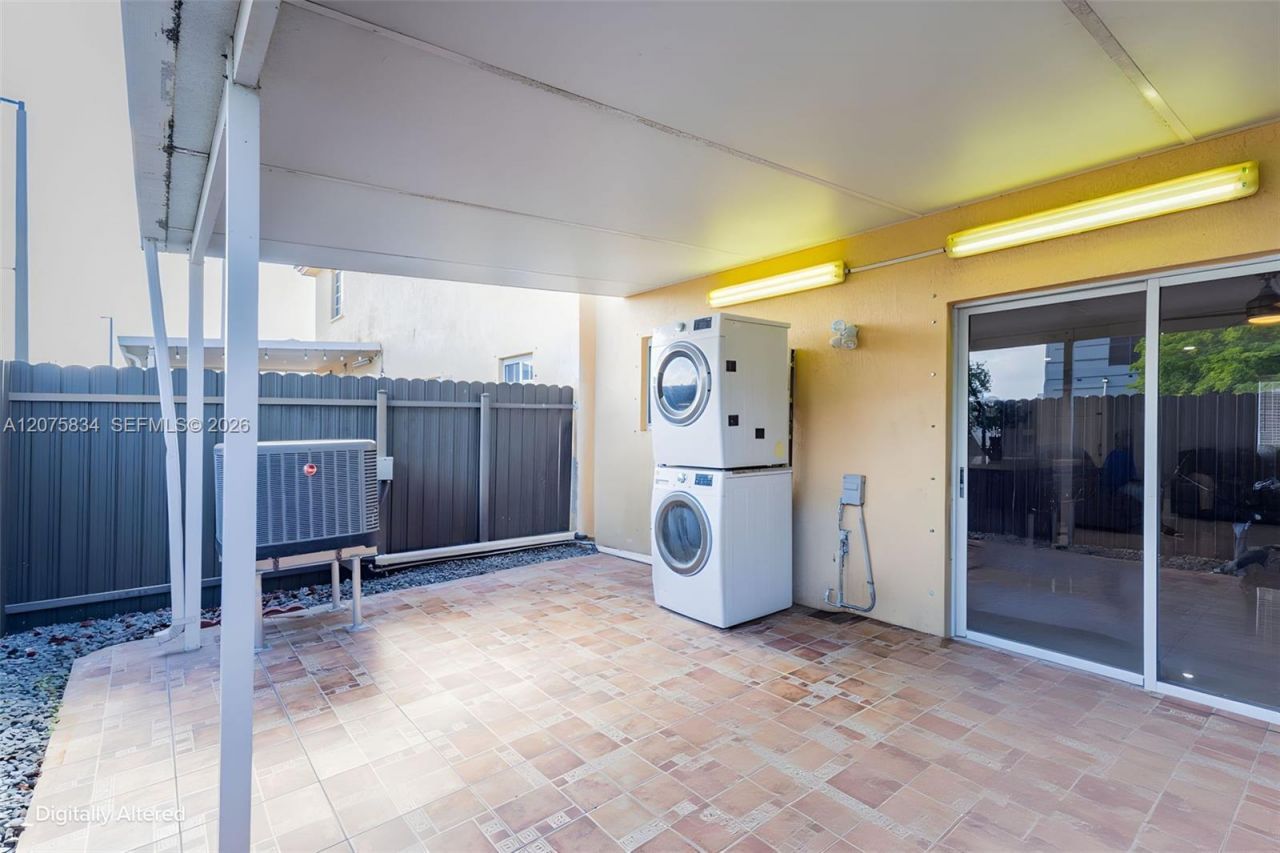 9425 NW 114th Ln , Unit 3, Hialeah Gardens, FL 33018 Photo
