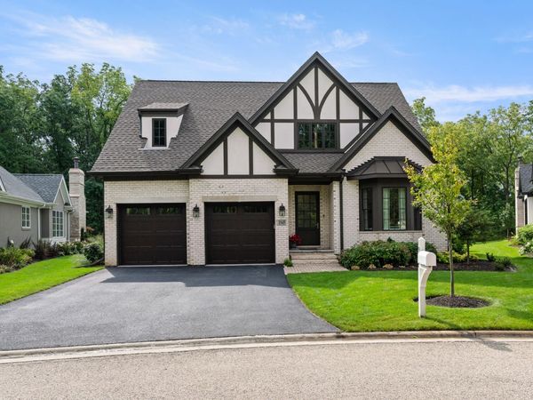 1945 Amberley Court, Lake Forest, IL 60045