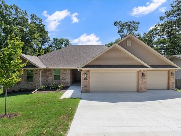 17 Hollow Way , Bella Vista, AR 72715