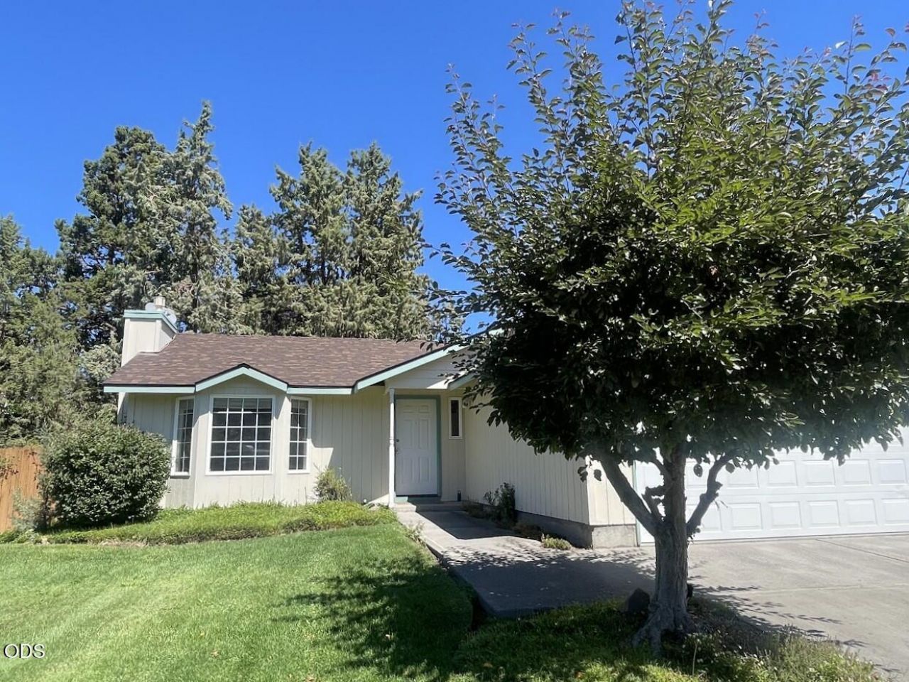 2026 NE Hall Circle, Bend, OR 97701 Main Photo