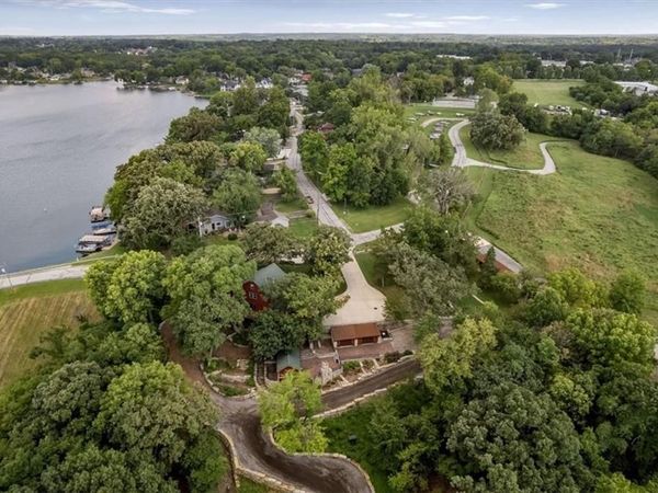 1 Anchor Drive, Lake Tapawingo, MO 64015