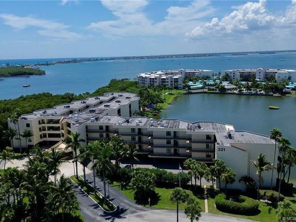 221 NE Plantation Road , Unit 211, Stuart, FL 34996