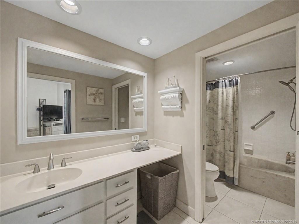 221 NE Plantation Road, Unit 211, Stuart, FL 34996 Photo
