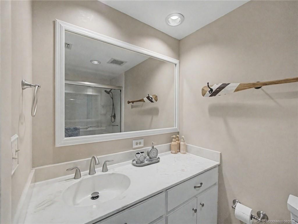 221 NE Plantation Road, Unit 211, Stuart, FL 34996 Photo
