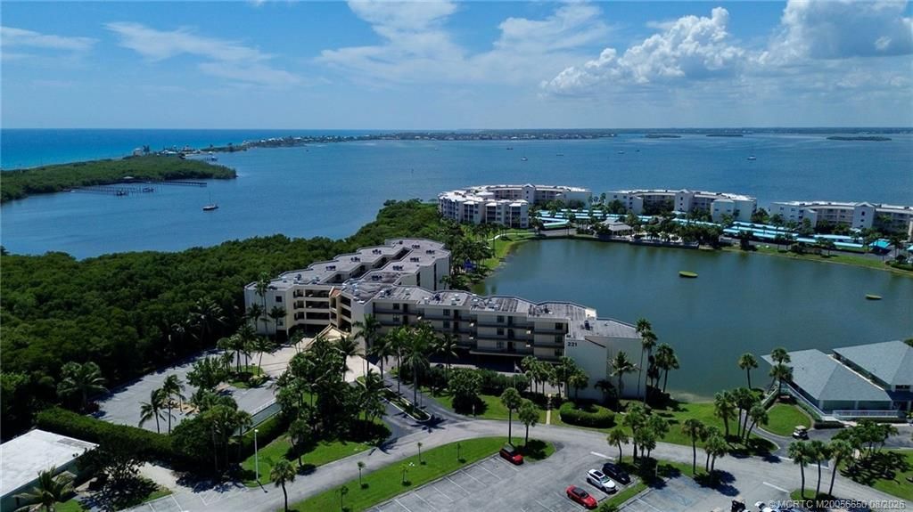 221 NE Plantation Road, Unit 211, Stuart, FL 34996 Photo