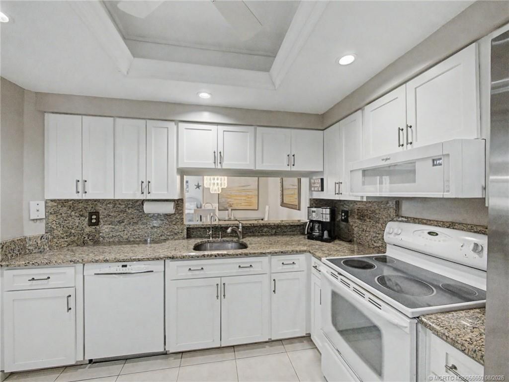 221 NE Plantation Road, Unit 211, Stuart, FL 34996 Photo